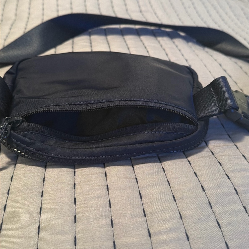 LUlulemon belt bag
